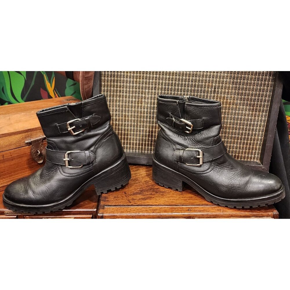 Steve Madden Womens Black Leather Ankle Boots with Buckle & Zipper. Size 9